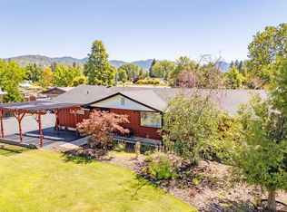 893 Coutant Ln, Grants Pass, OR 97527