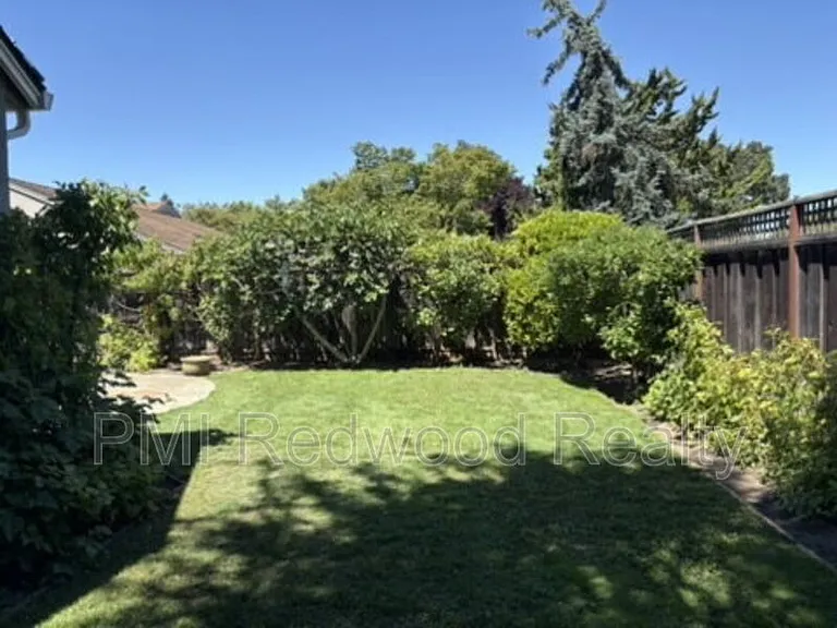 855 15th Ave — Photo 28