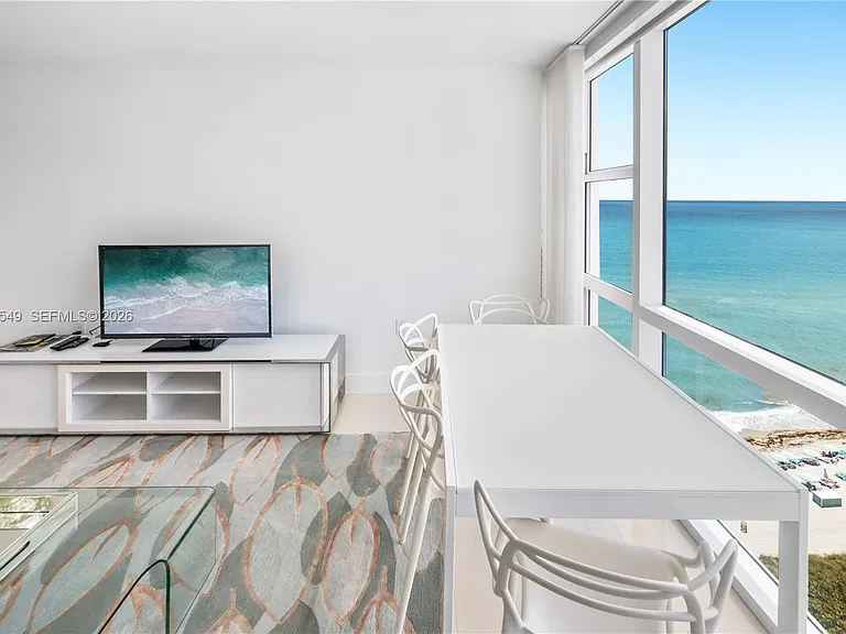 6801 Collins Ave #LPH06-DOORLPH14 — Photo 12