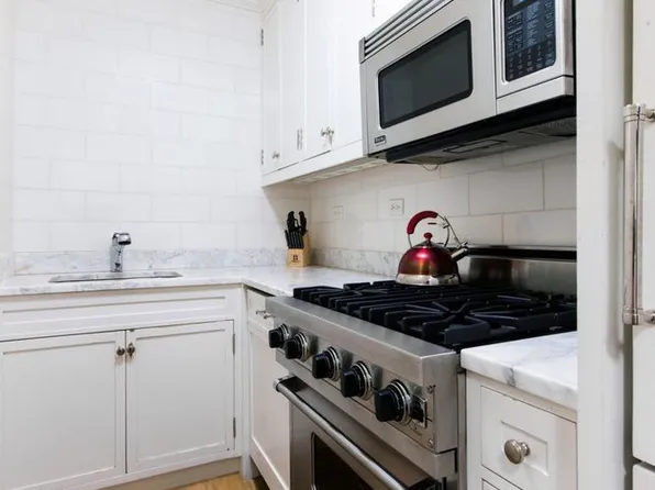 249 East 48th Street image 3 of 5