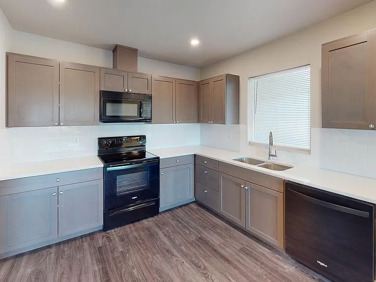 223 Stockton Ave — Photo 3