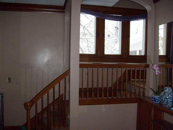 4th image of 1352 Franklin St SE