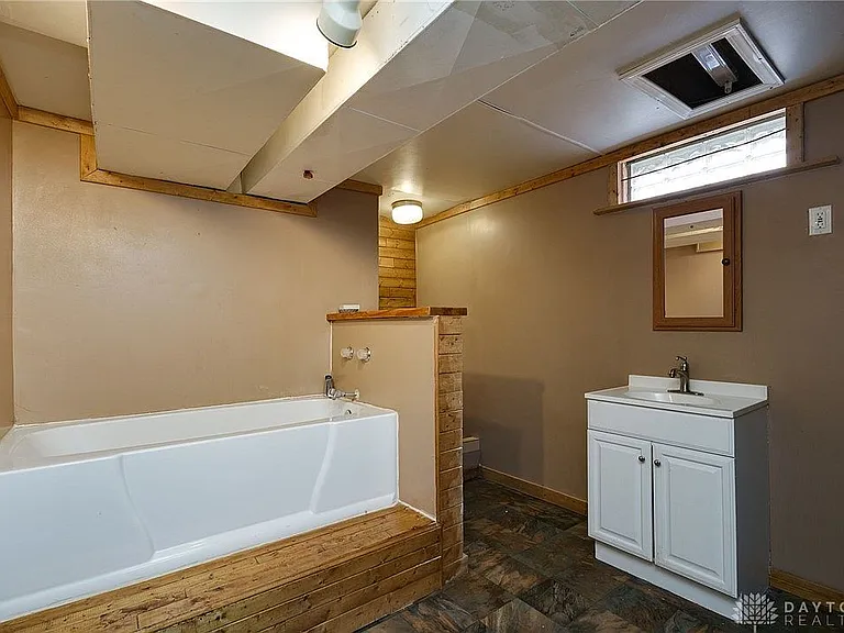 81 Thorpe Dr — Photo 33