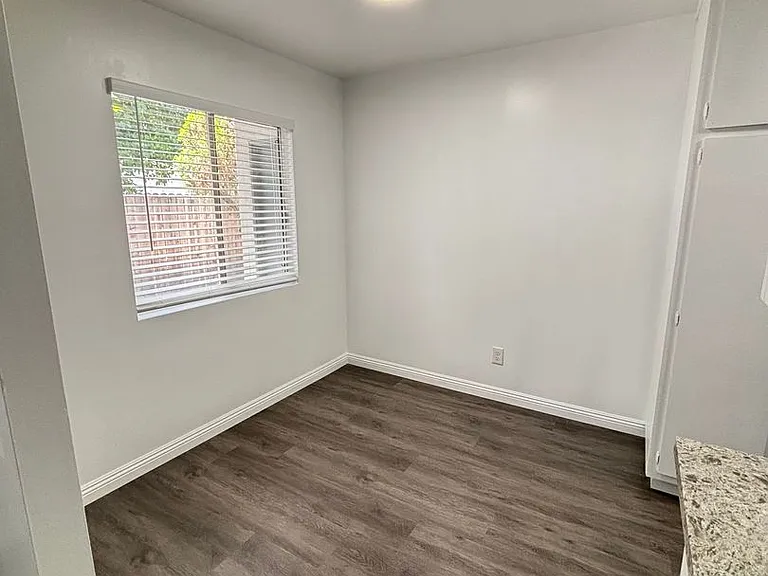 1024 Cedar Ave — Photo 4