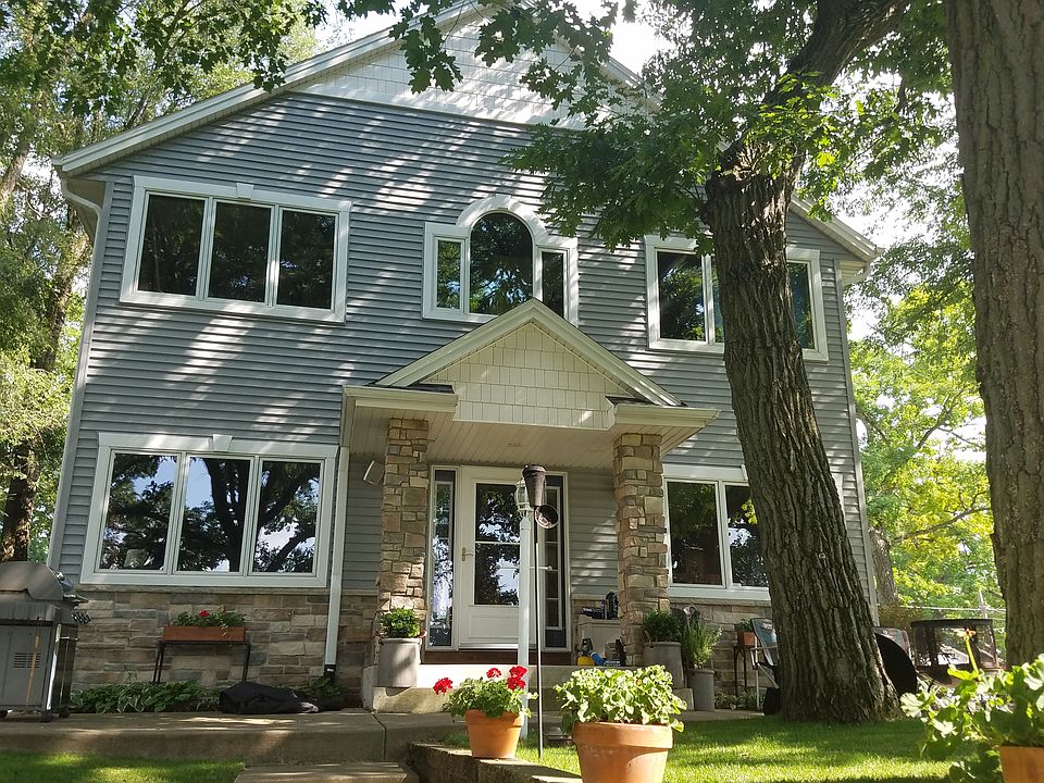 Front of House Facing Lake