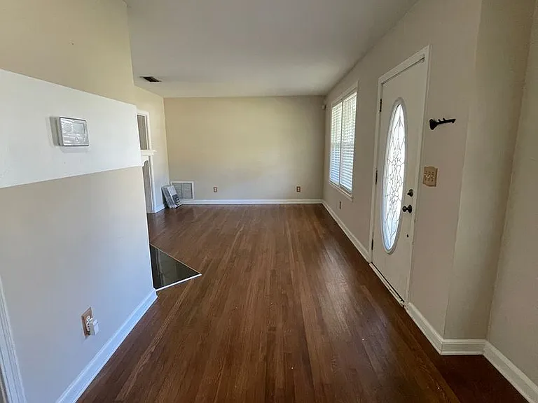 1240 Glen Laura Rd — Photo 4