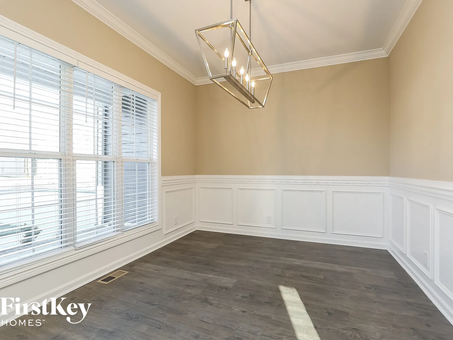 4 bed, 3.5 bath, 2350 sqft, $2,230 — Photo 4
