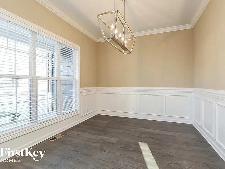 1061 Brightwood Ct — Photo 4