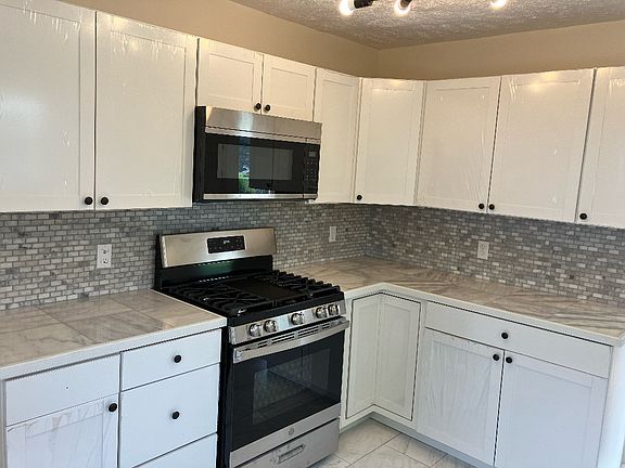 3rd image of 1720 N Leland Ave