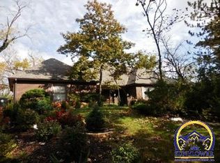 5010 SW Redbud Ln, Topeka, KS 66606