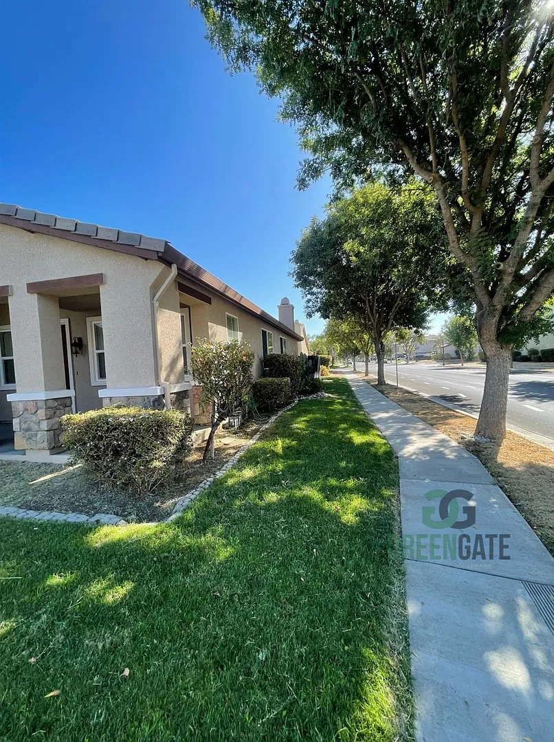 Lovely 3 Bedroom w/ Bonus Room in Patterson — Photo 4