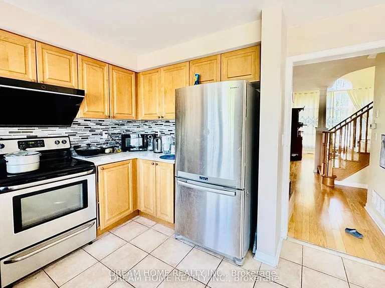 23 Wiltshire Dr — Photo 2