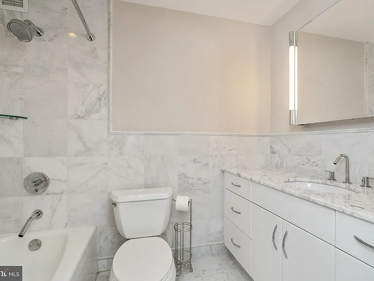 219 S 18th St #29-709 — Photo 21