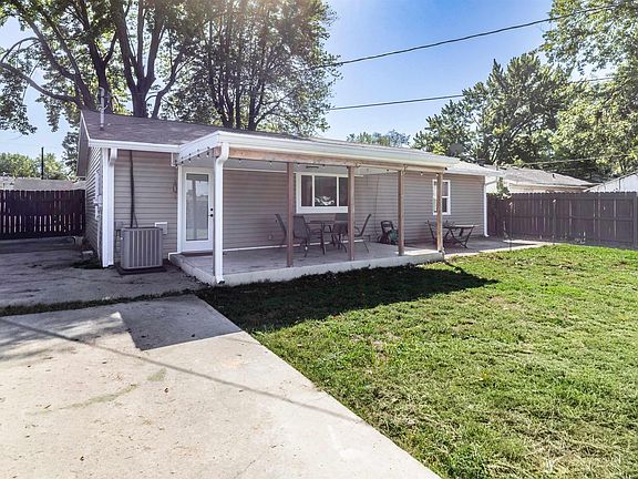 5th image of 4412 Longfield Dr
