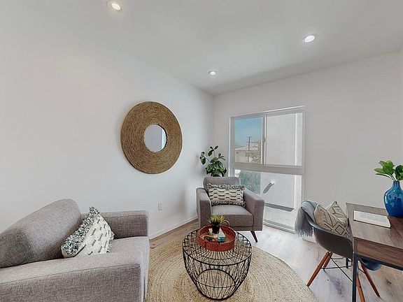 4th image of 6344 1/2 Camellia Ave