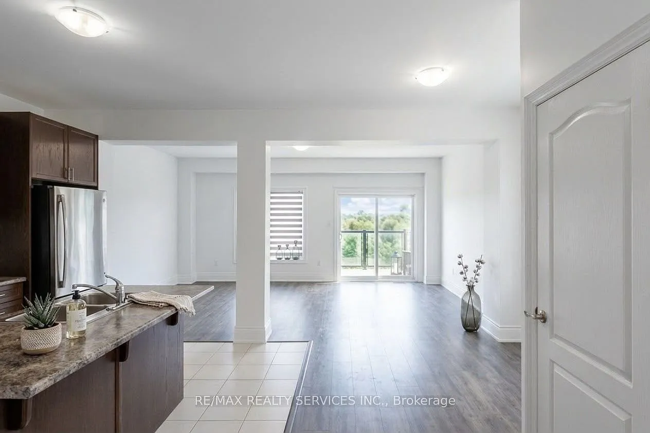 3 bed, $2,495 — Photo 3