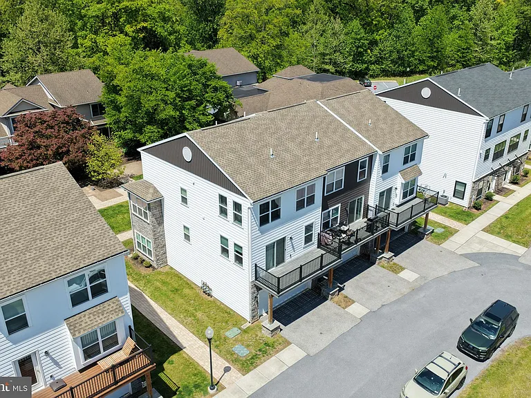 121 High Pointe Dr #38 — Photo 34