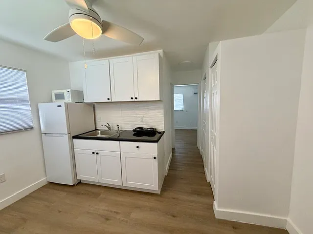 2975 SW 2nd St — Photo 1