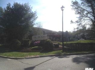 290 Lake Pointe Dr, Middle Island, NY 11953