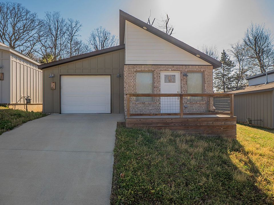 1st image of 136 S Woodsprings Dr