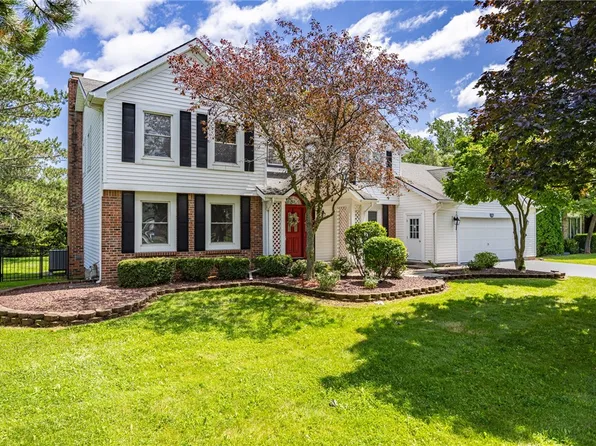 14 Silver Fox Cir, Rochester, NY 14612