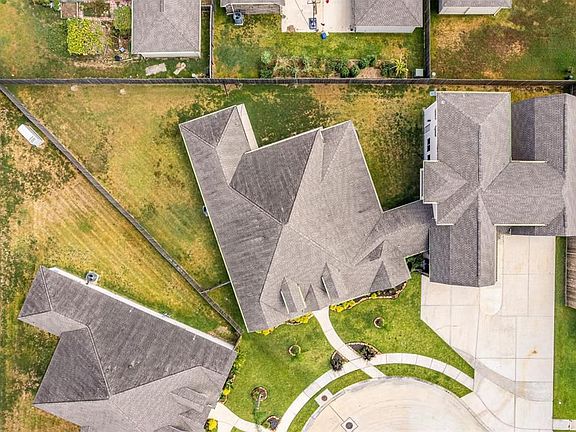 2nd image of 2028 Montezuma Ln