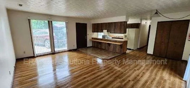 2 bed, 1.0 bath, $1,000 — Photo 3