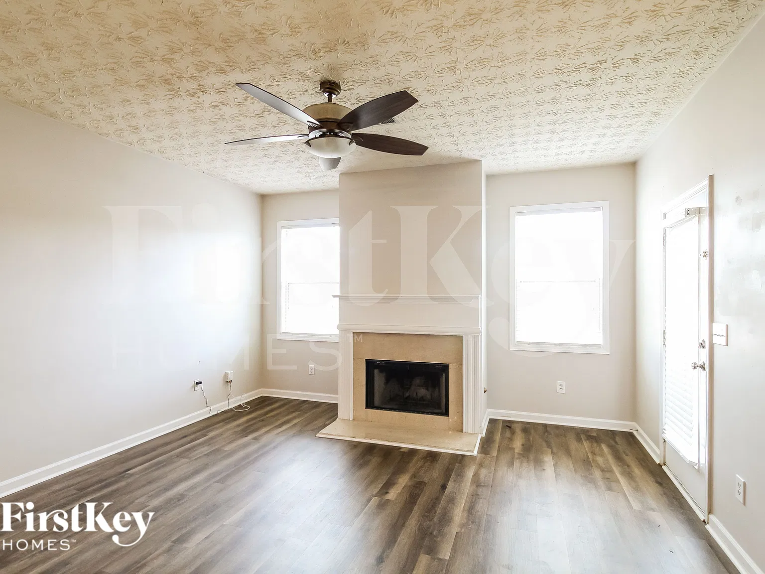 3 bed, 2.0 bath, 1616 sqft, $2,220 — Photo 2