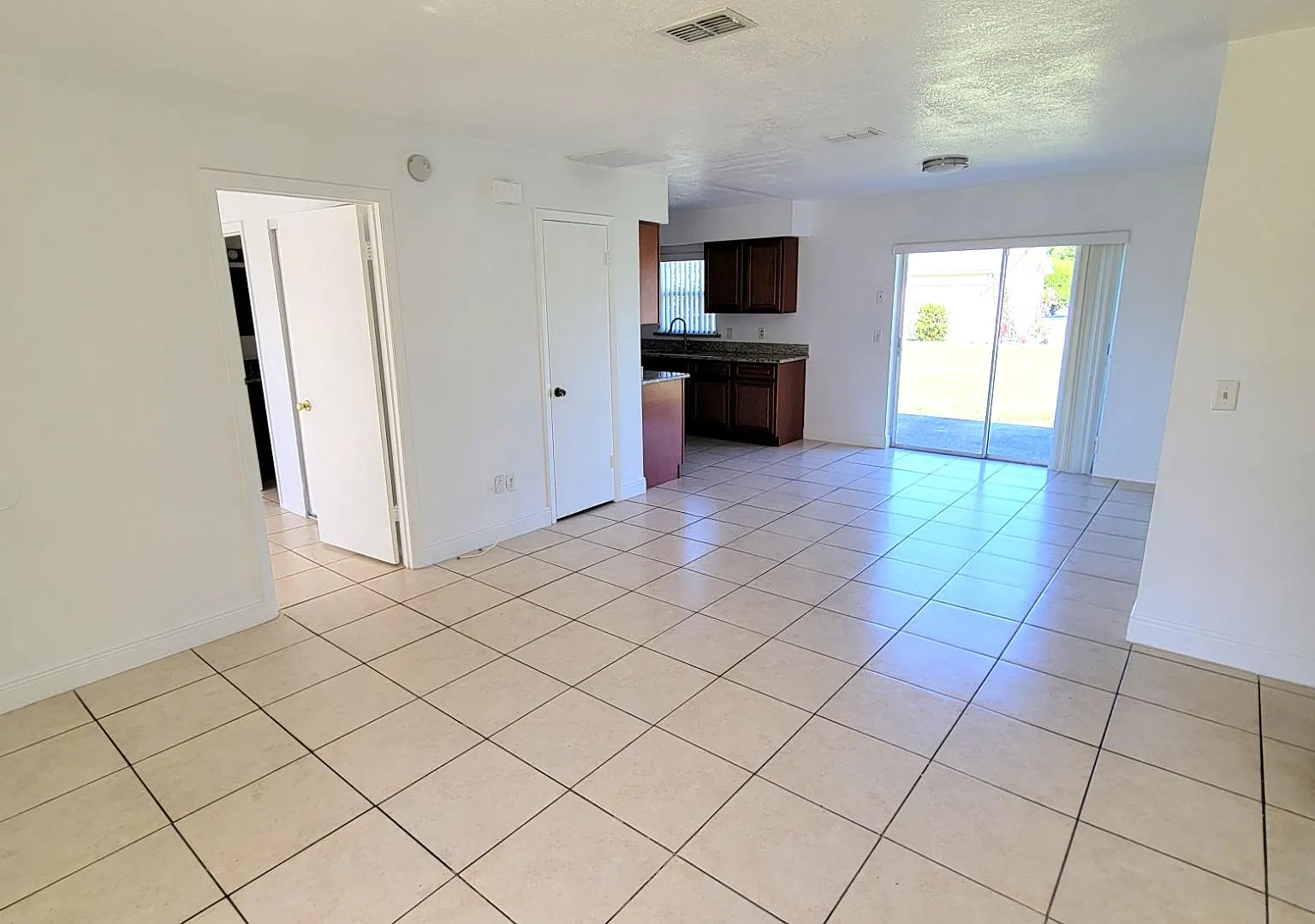 100 Tijuana Dr — Photo 2