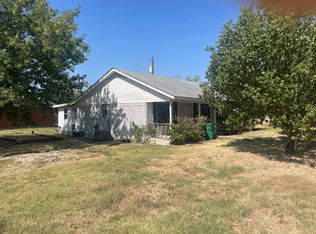 713 W Post Oak Ave, Rogers, TX 76569