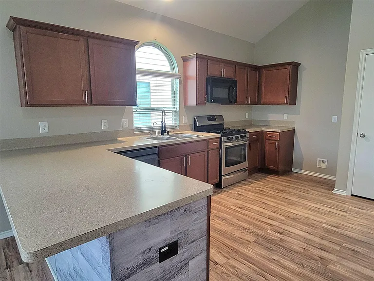 5426 Floral Valley Ln — Photo 8