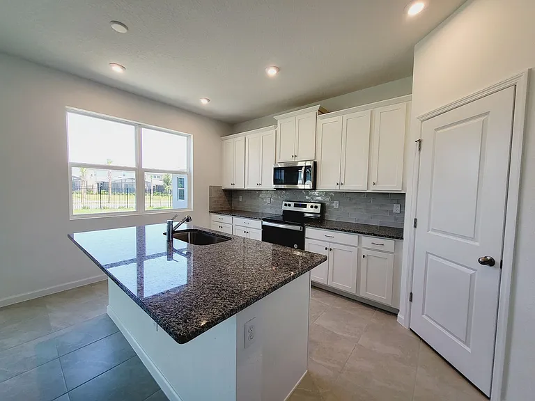 9051 Coral Cape St — Photo 5