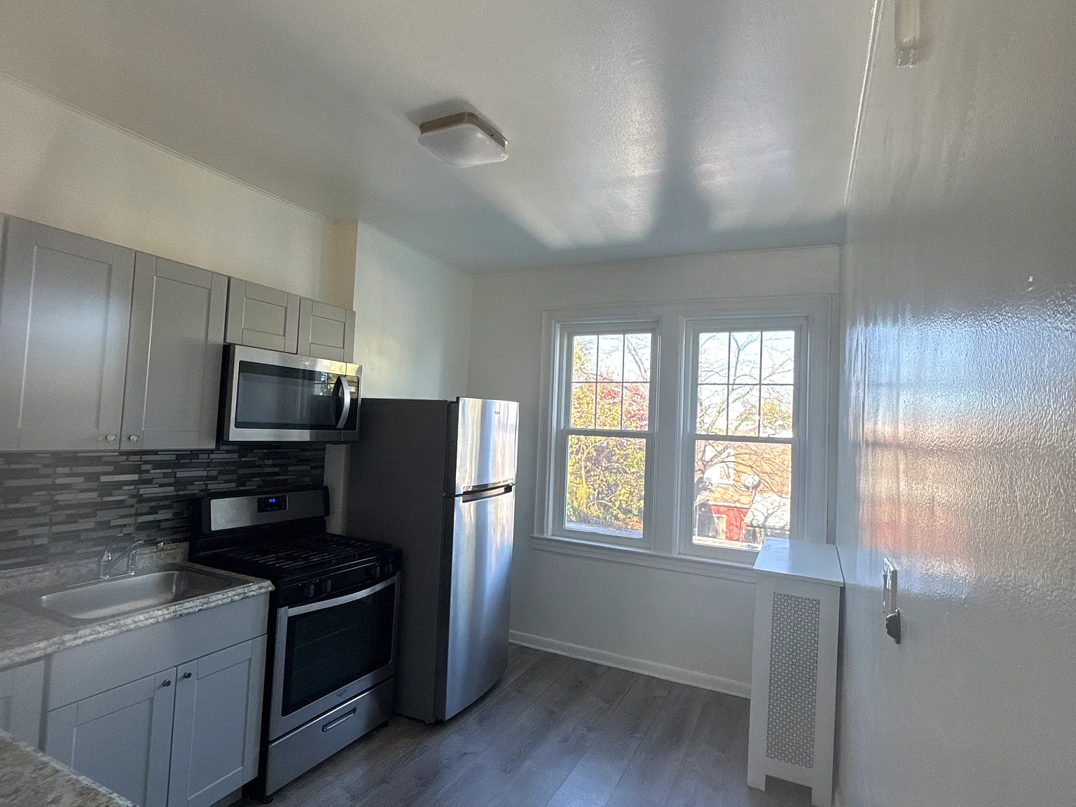 3 bed, 1000 sqft, $2,800 — Photo 3