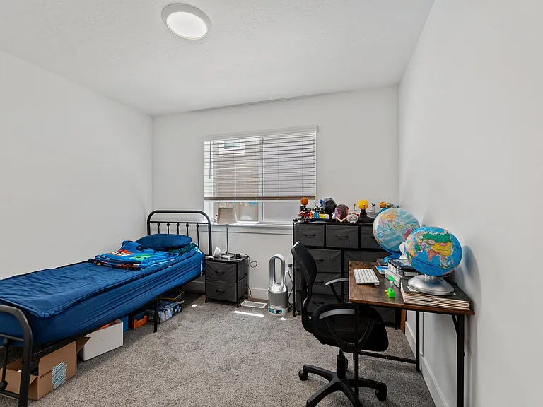 932 N Olson Dr — Photo 11