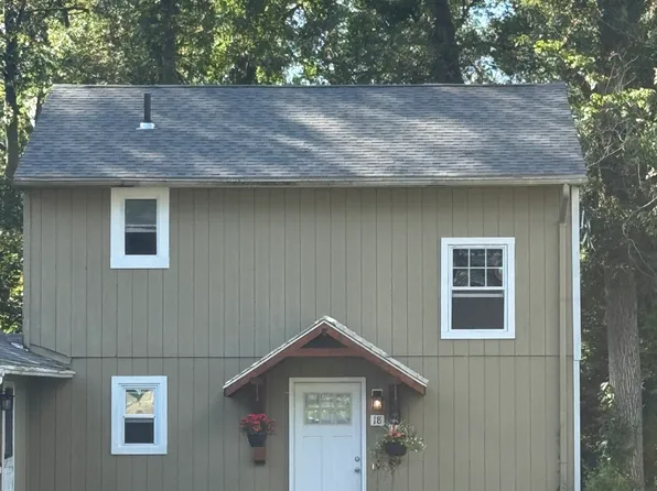 18 Gem Dr, Willimantic, CT 06226