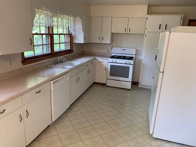 2409 Fleetwood Dr — Photo 4