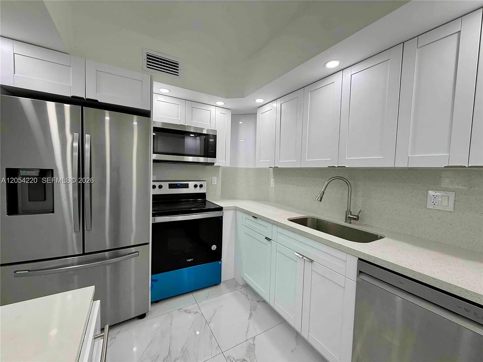 Arlen House West Condo — Photo 4