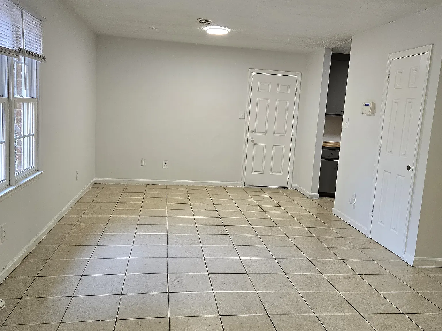 2 bed, 875 sqft, $1,100 — Photo 3
