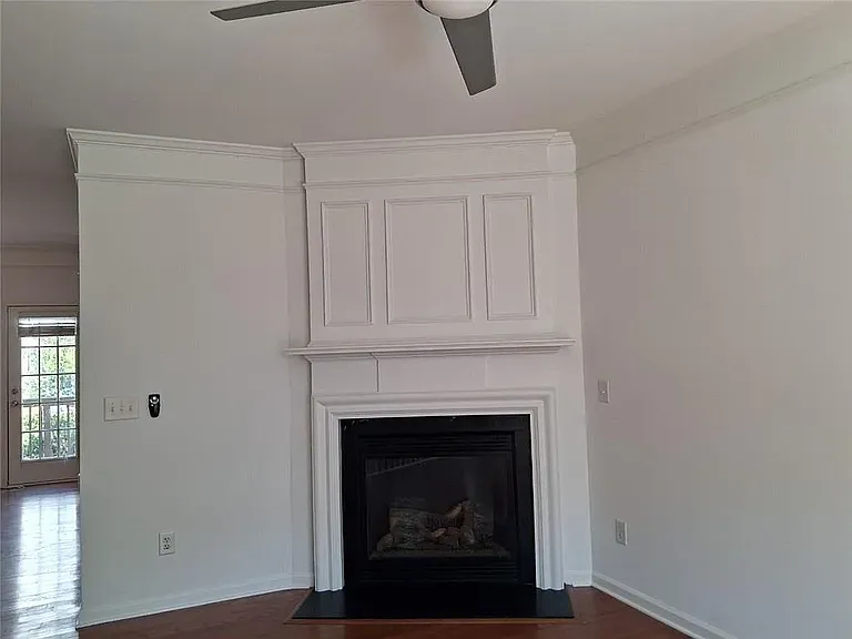 1377 Thornborough Dr — Photo 9
