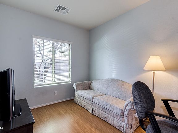4th image of 3527 N Balboa Dr