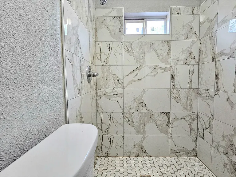 217 Cockerel St #C — Photo 8