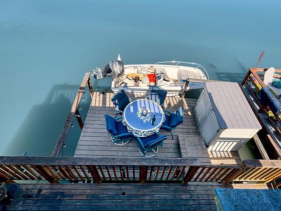 5th image of 18 E Pier