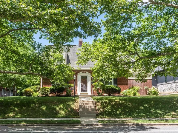 612 Cocoa Ave, Hershey, PA 17033