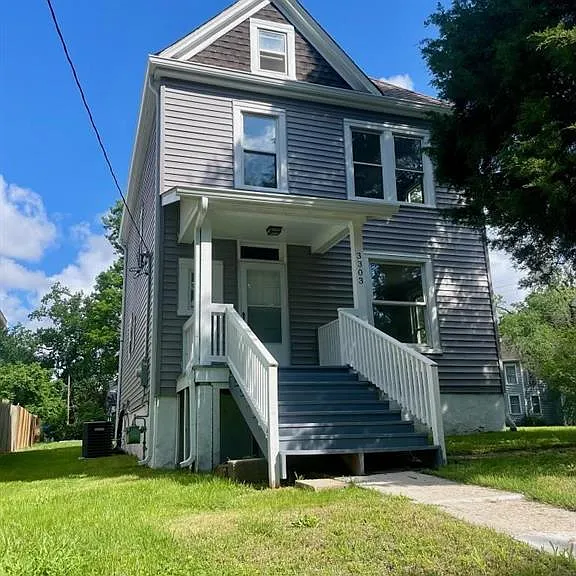3303 Oxford Ave — Photo 2