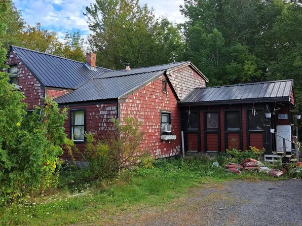 4 Bowen Road, Searsport, ME 04974