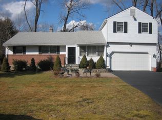 20 W Normandy Dr, West Hartford, CT 06107