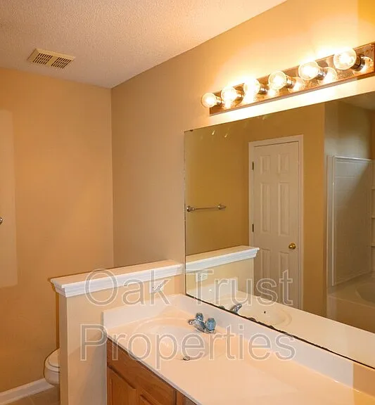 538 Holiday Dr — Photo 12