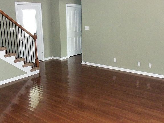 3rd image of 607 W Creek Dr