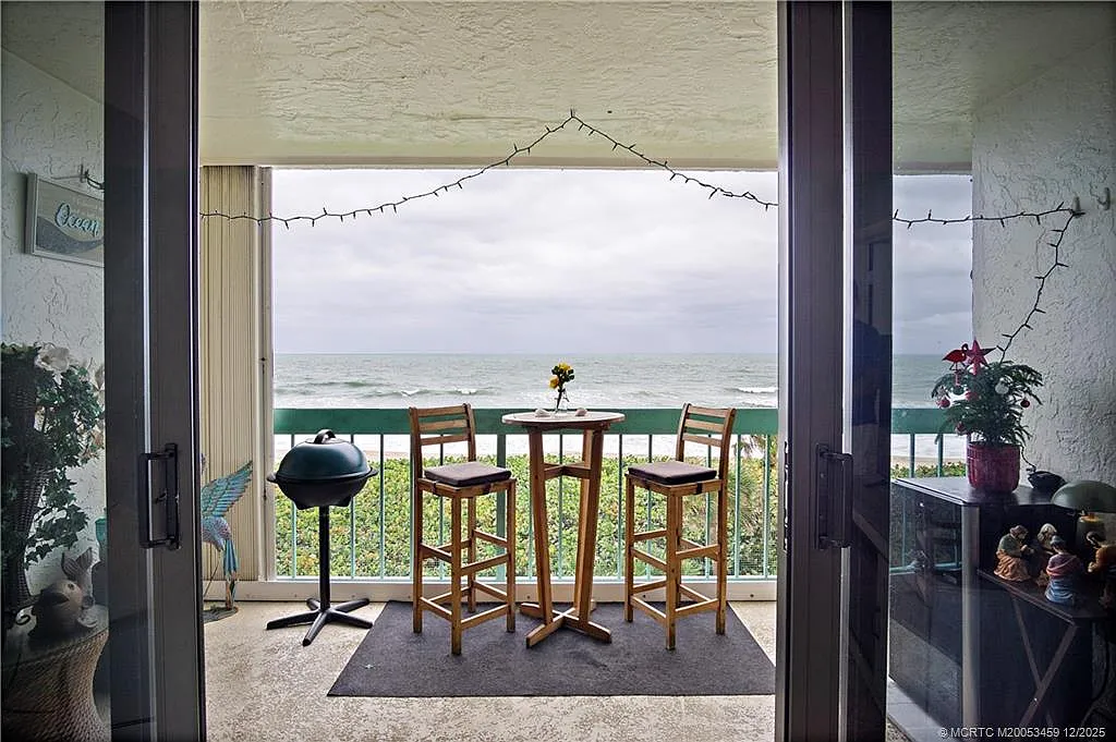 2 bed, 1023 sqft, $2,000 — Photo 2
