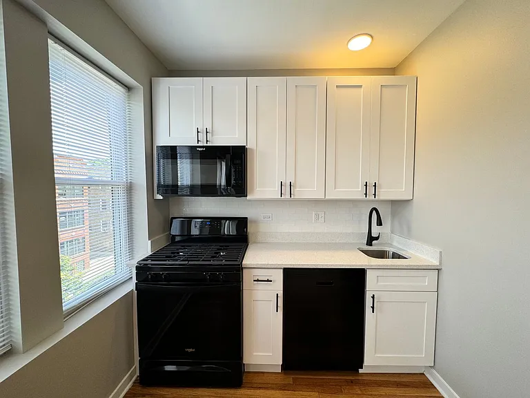 Leland Albany Commons — Photo 130